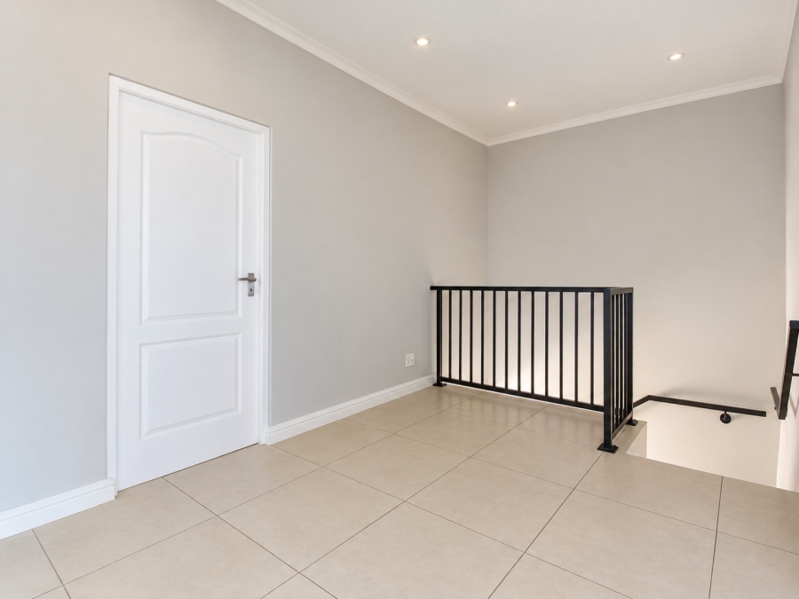 To Let 3 Bedroom Property for Rent in Sandown Western Cape